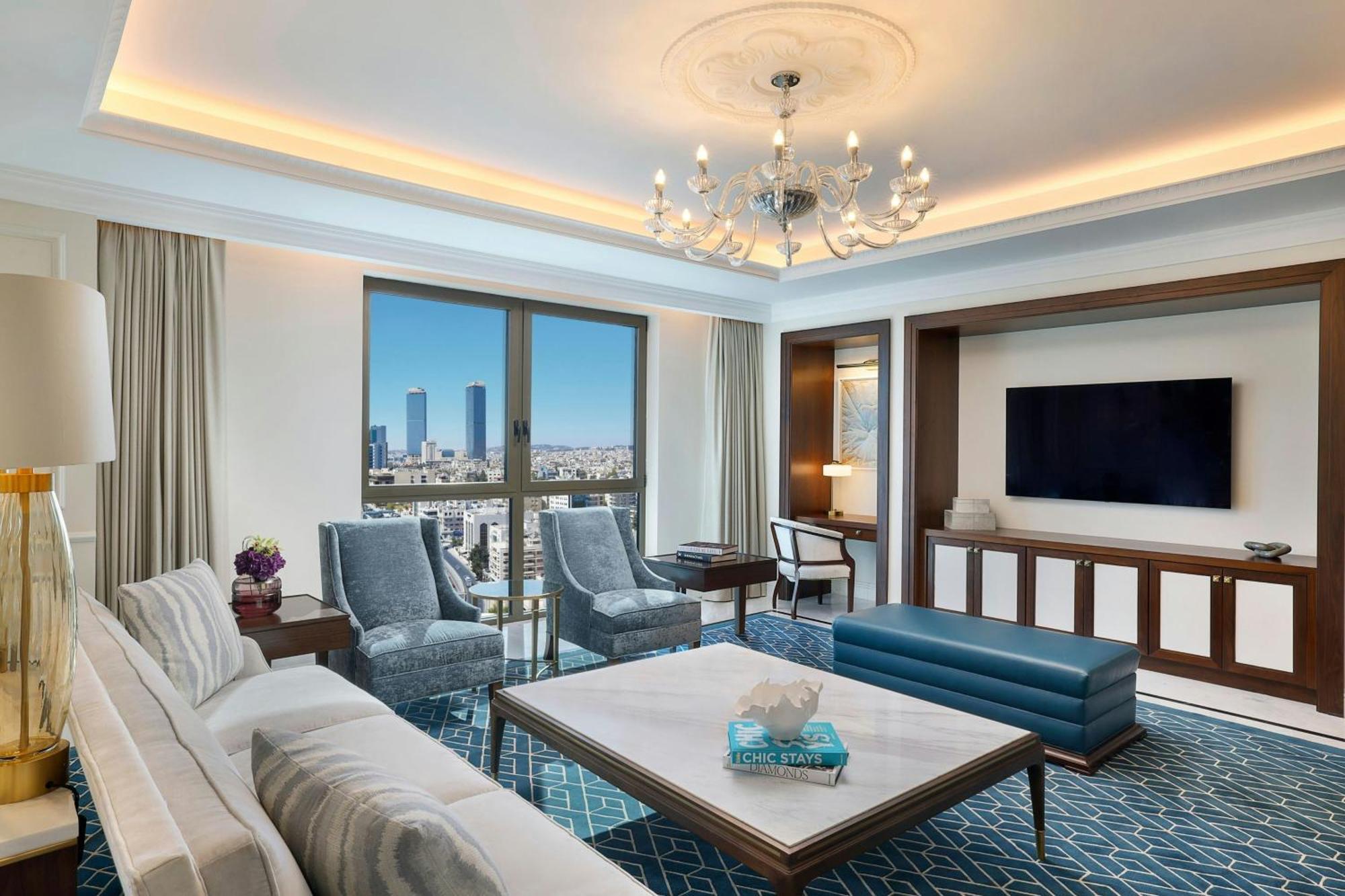 The Ritz-Carlton, Amman Hotel Bagian luar foto A suite at the hotel