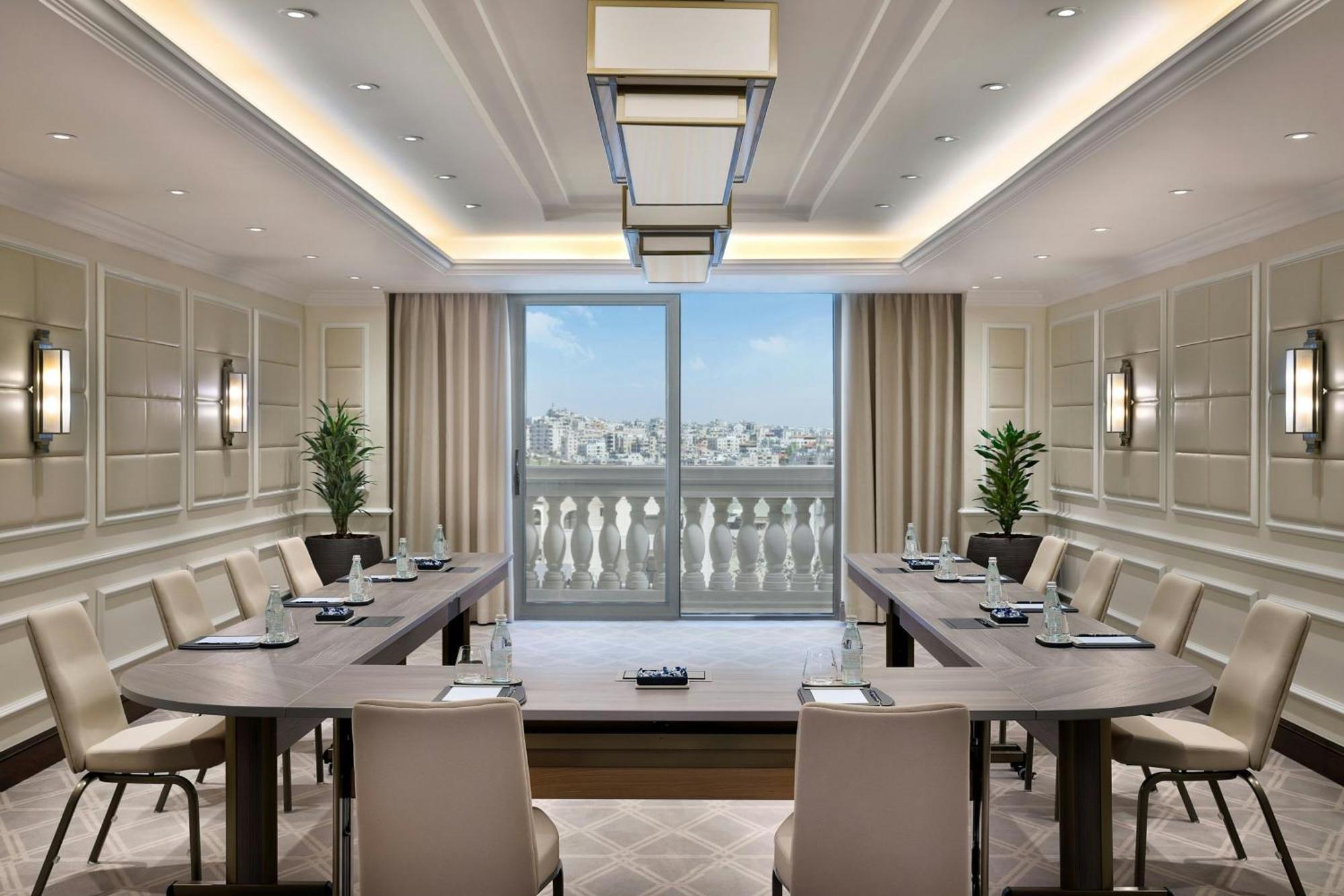 The Ritz-Carlton, Amman Hotel Bagian luar foto Meeting room