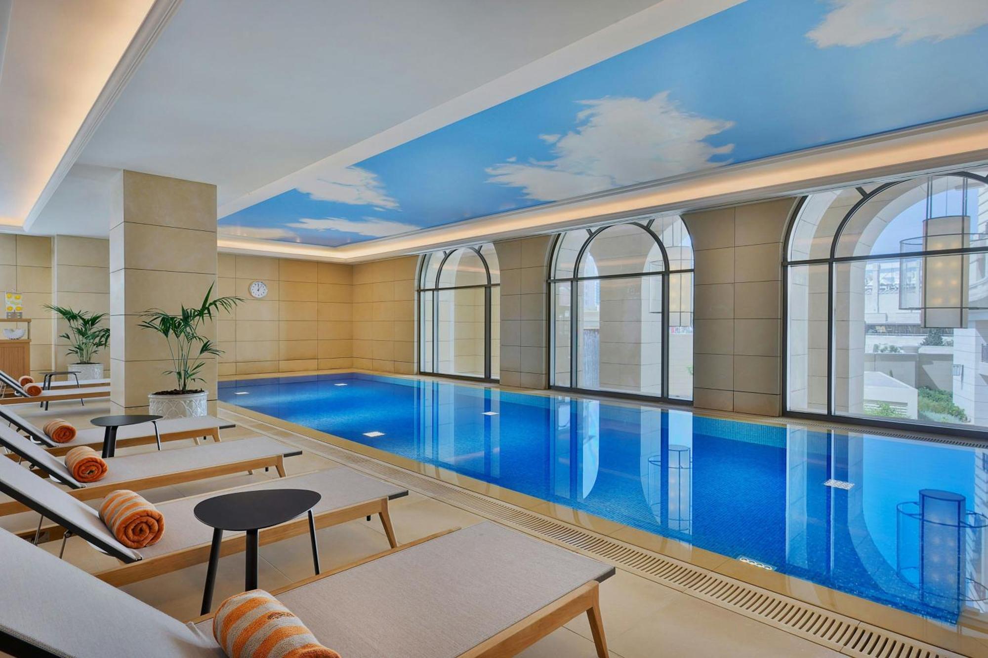 The Ritz-Carlton, Amman Hotel Bagian luar foto The pool at the hotel