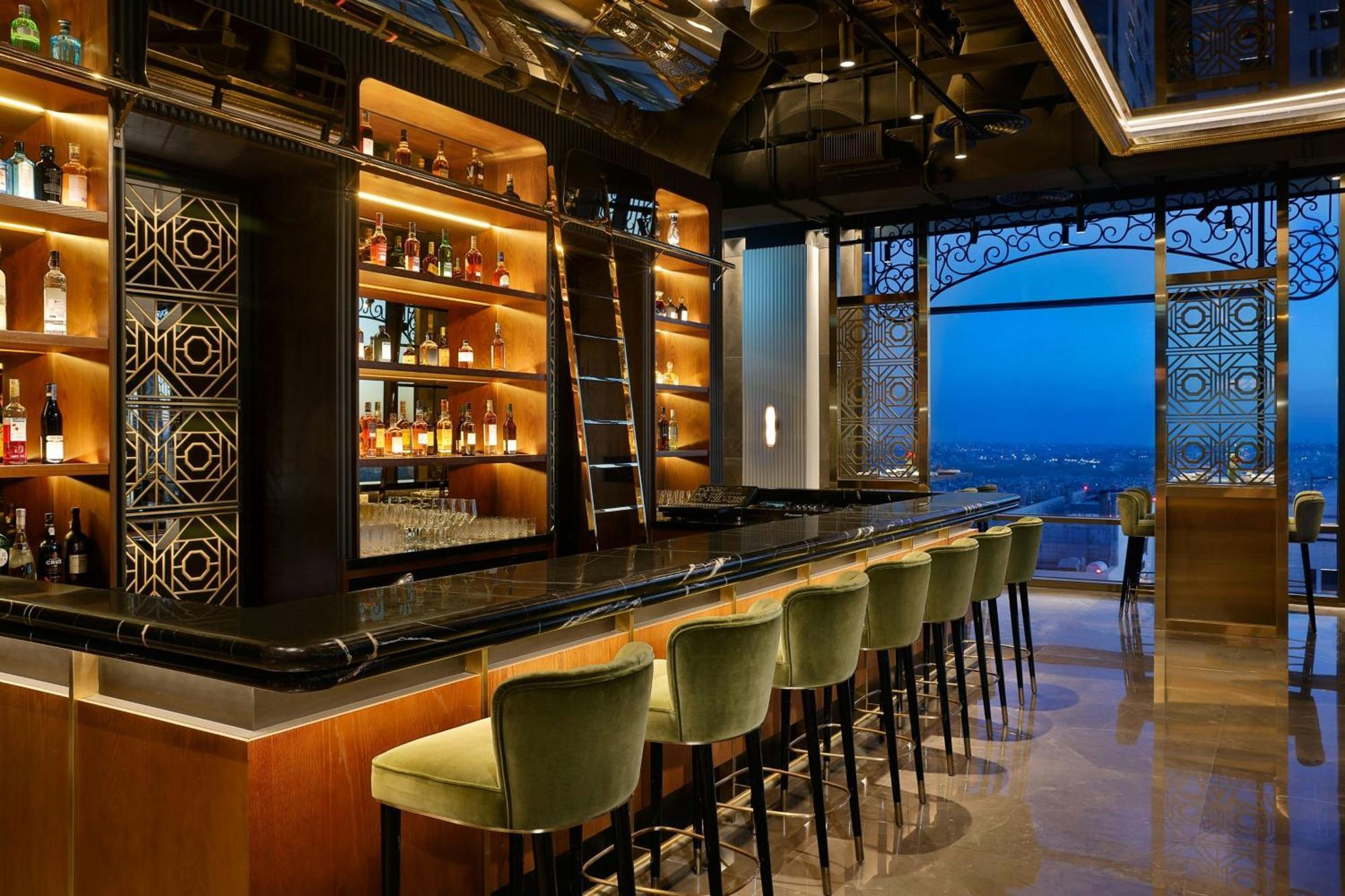 The Ritz-Carlton, Amman Hotel Bagian luar foto The bar at the 101 lounge