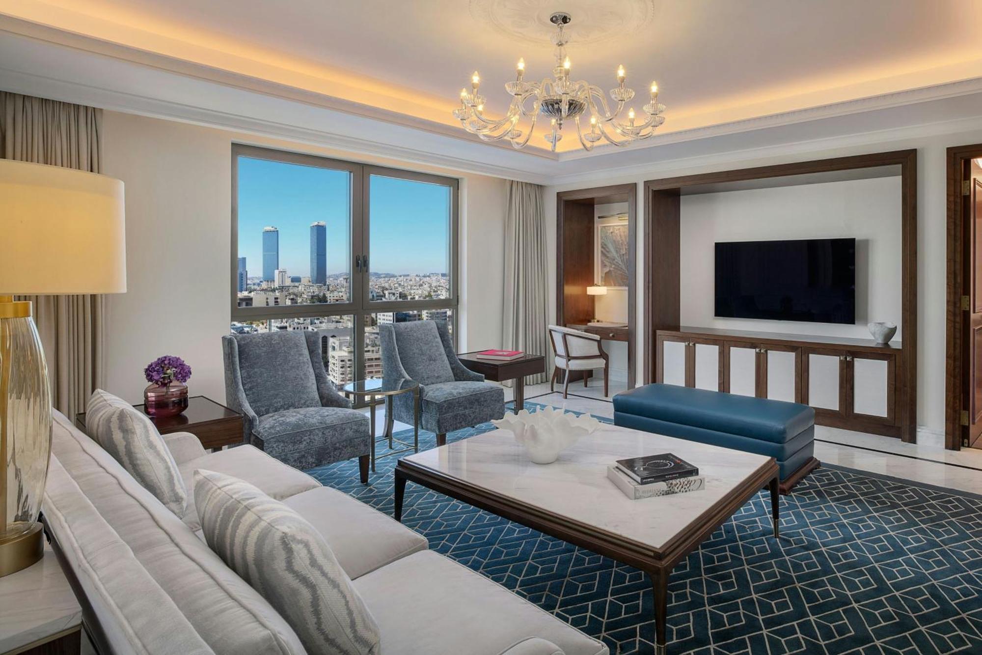 The Ritz-Carlton, Amman Hotel Bagian luar foto A suite at the hotel