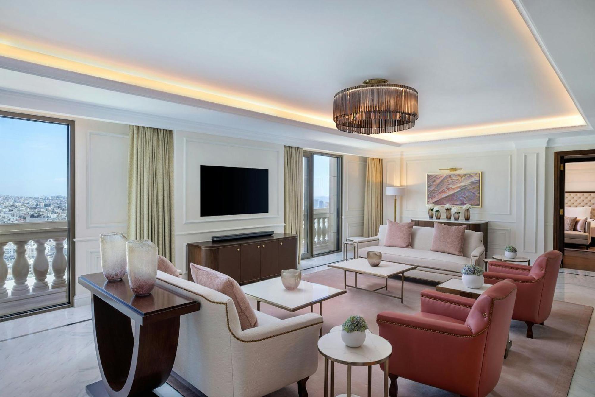 The Ritz-Carlton, Amman Hotel Bagian luar foto A suite at the hotel