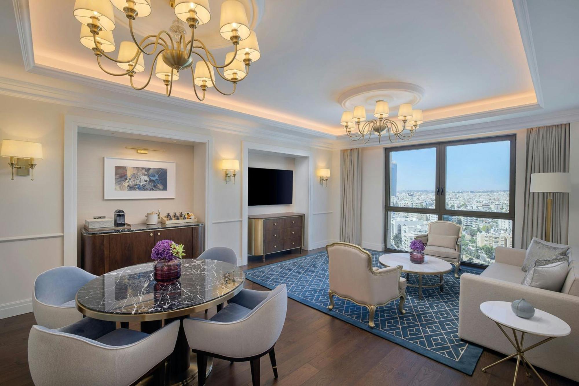 The Ritz-Carlton, Amman Hotel Bagian luar foto A suite at the hotel